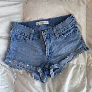 abercrombie and fitch jean shorts. size 00, 24 waist - Distressed & light wash